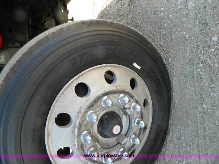 image for item G7828 1997 Kenworth T600 AeroCab semi truck