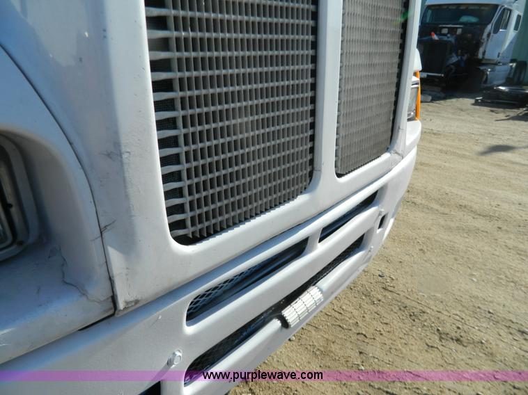 image for item G7828 1997 Kenworth T600 AeroCab semi truck