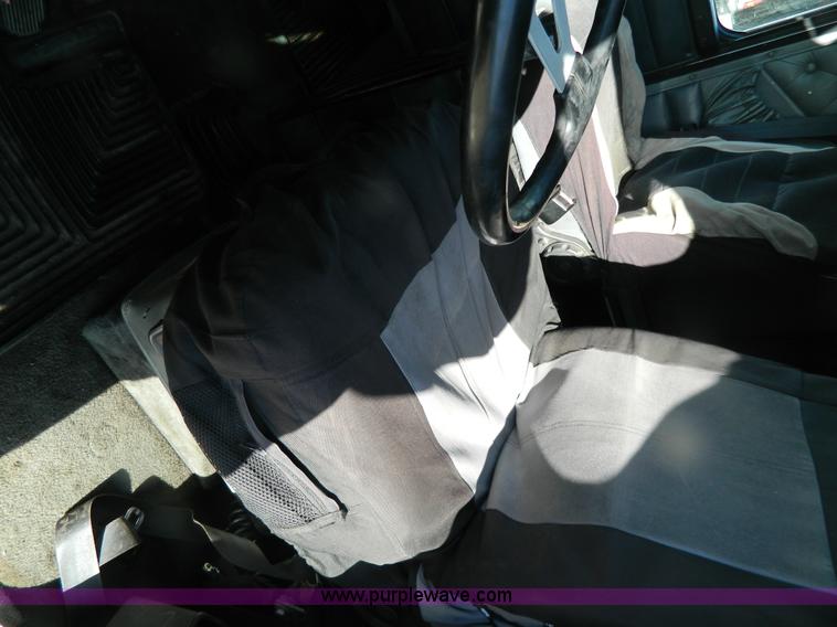 image for item G7828 1997 Kenworth T600 AeroCab semi truck