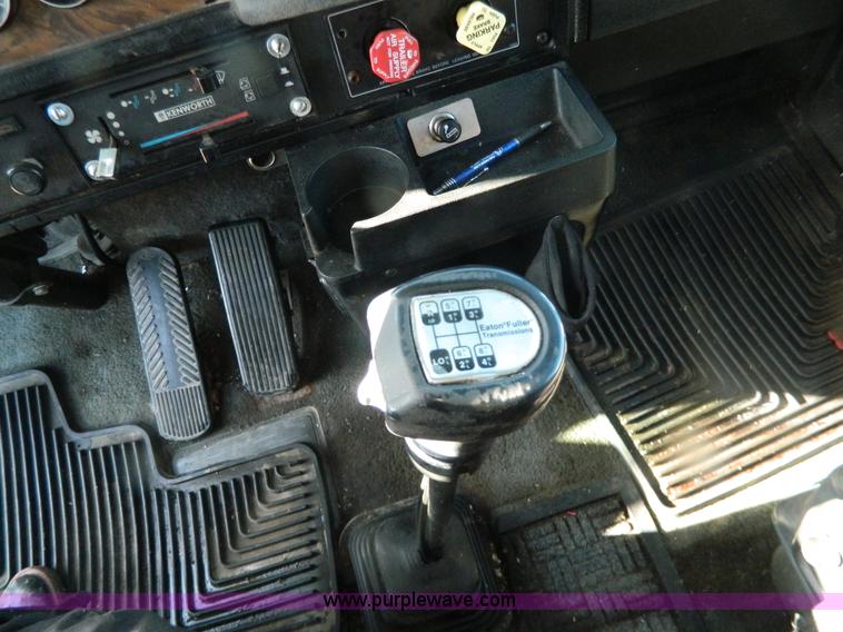 image for item G7828 1997 Kenworth T600 AeroCab semi truck