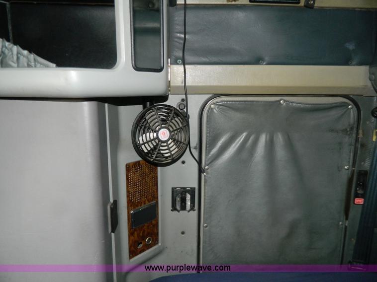 image for item G7828 1997 Kenworth T600 AeroCab semi truck