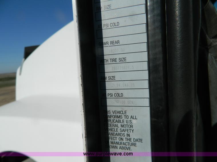 image for item G7828 1997 Kenworth T600 AeroCab semi truck