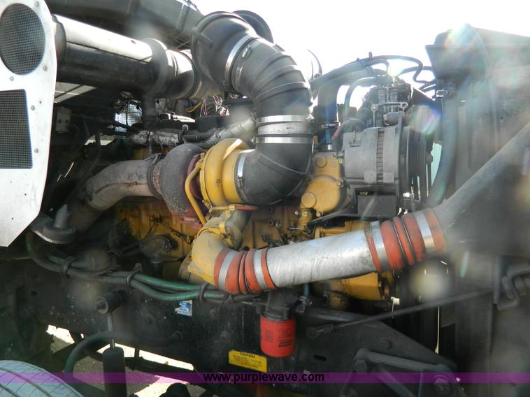 image for item G7828 1997 Kenworth T600 AeroCab semi truck