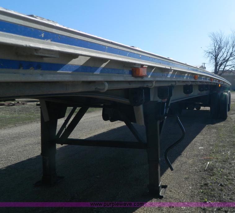 image for item G7829 1990 East aluminum flatbed trailer