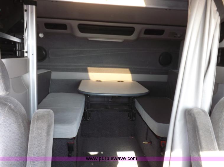 image for item H7183 2003 Volvo VNL semi truck