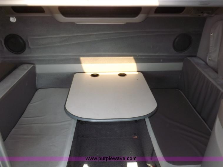 image for item H7183 2003 Volvo VNL semi truck