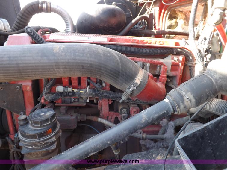 image for item H7183 2003 Volvo VNL semi truck