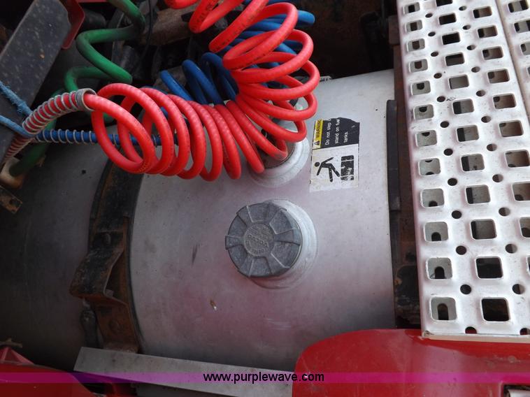 image for item H7183 2003 Volvo VNL semi truck