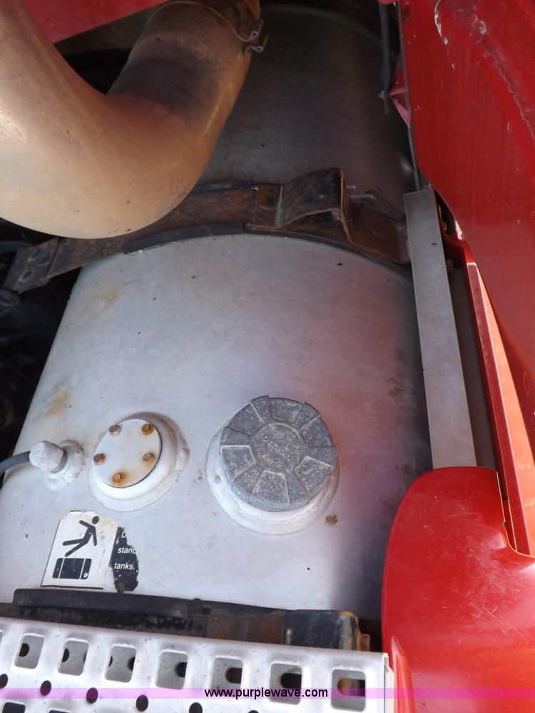 image for item H7183 2003 Volvo VNL semi truck