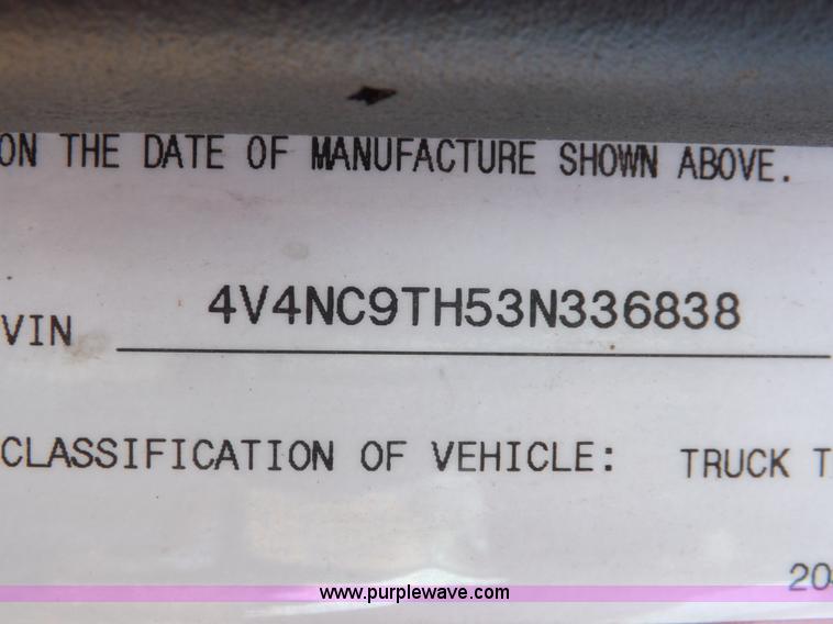 image for item H7183 2003 Volvo VNL semi truck