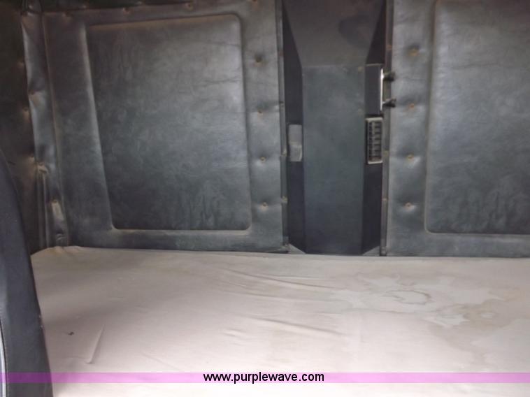 image for item H7185 1989 Volvo WIA semi truck