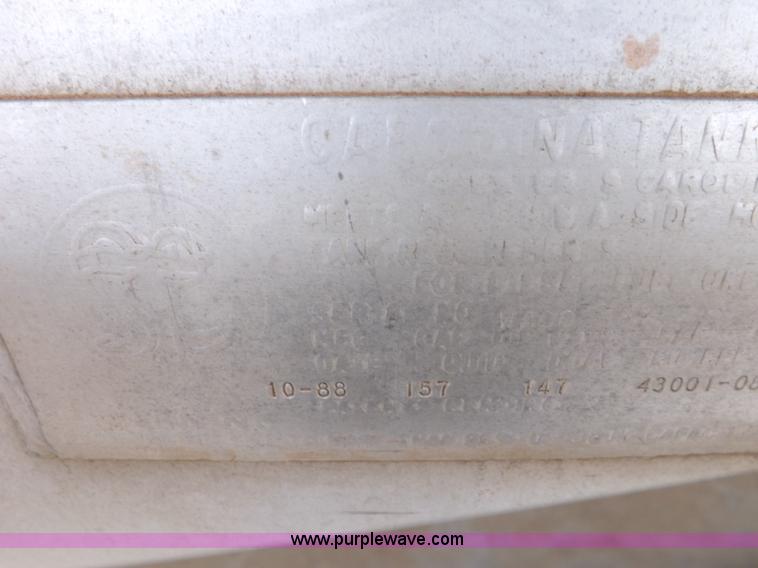 image for item H7185 1989 Volvo WIA semi truck