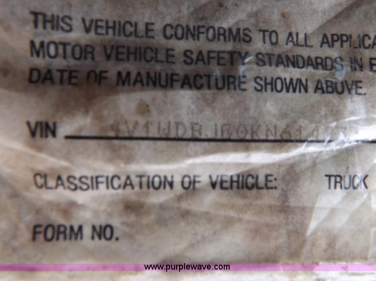 image for item H7185 1989 Volvo WIA semi truck