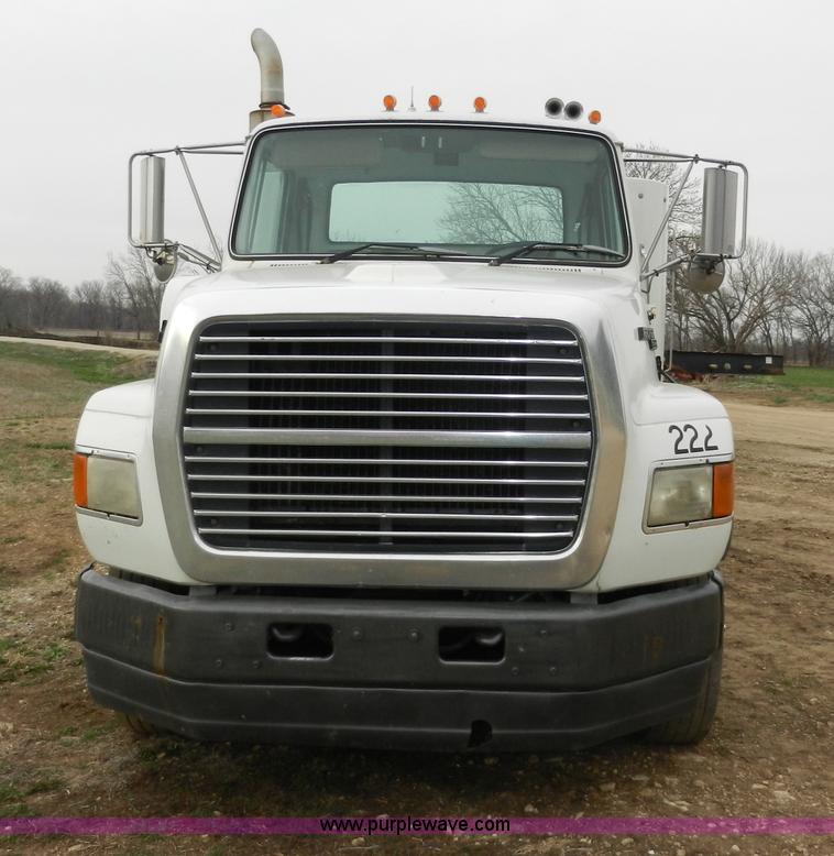 image for item X9595 1995 Ford AeroMax L900 day cab semi truck