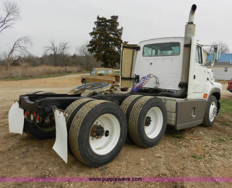 image for item X9595 1995 Ford AeroMax L900 day cab semi truck