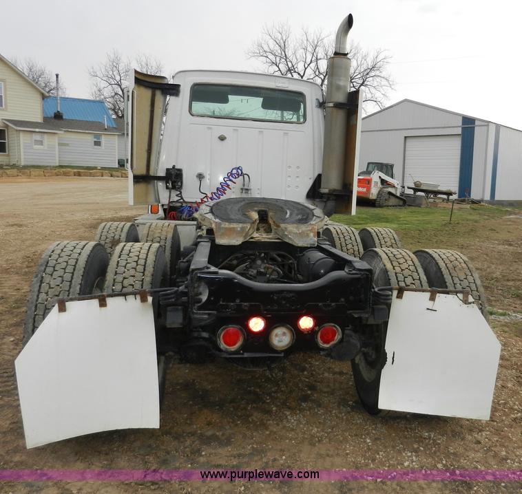 image for item X9595 1995 Ford AeroMax L900 day cab semi truck