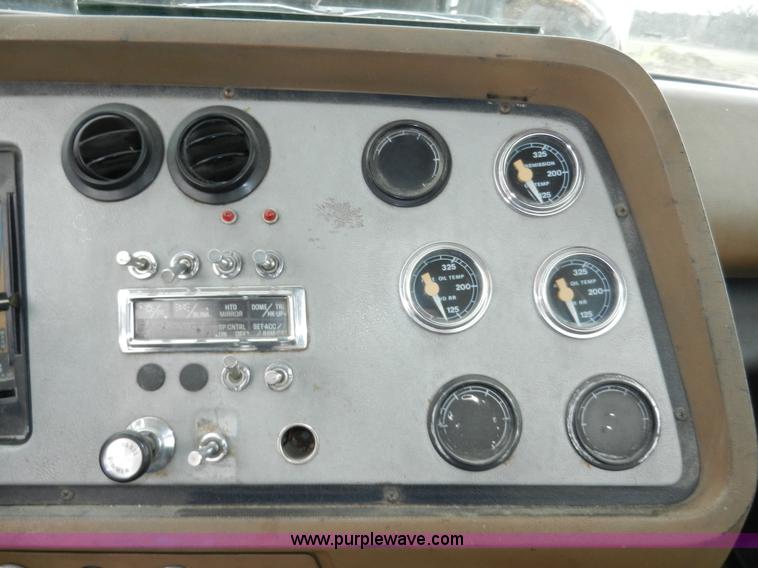 image for item X9595 1995 Ford AeroMax L900 day cab semi truck