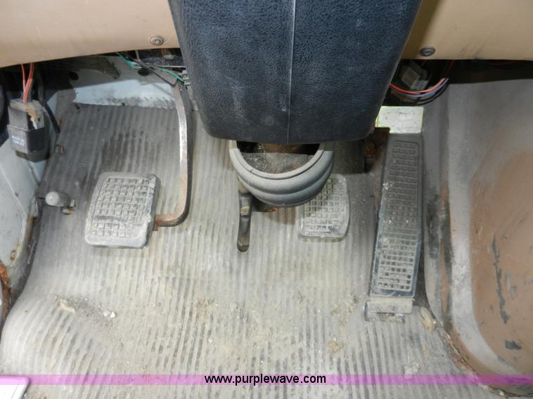 image for item X9595 1995 Ford AeroMax L900 day cab semi truck