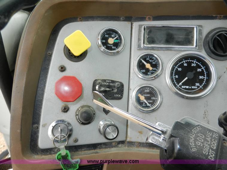 image for item X9595 1995 Ford AeroMax L900 day cab semi truck