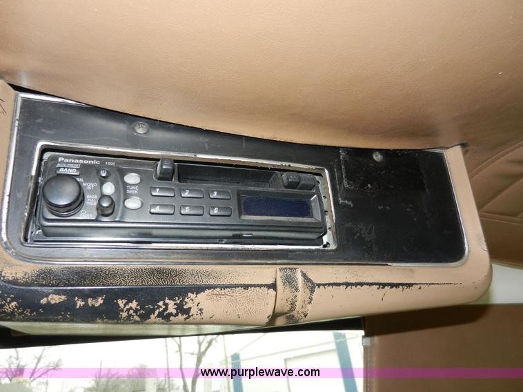 image for item X9595 1995 Ford AeroMax L900 day cab semi truck