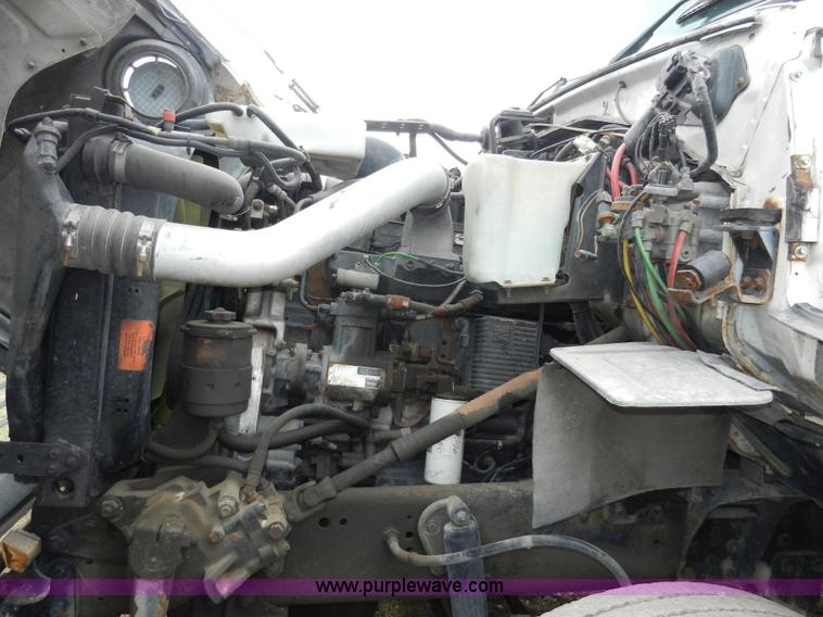 image for item X9595 1995 Ford AeroMax L900 day cab semi truck