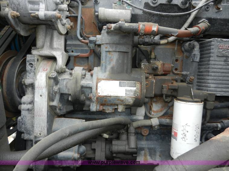 image for item X9595 1995 Ford AeroMax L900 day cab semi truck