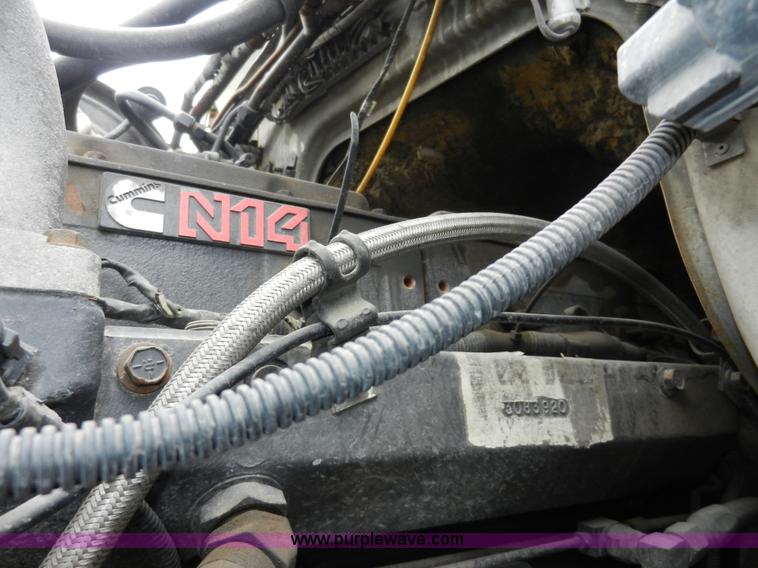 image for item X9595 1995 Ford AeroMax L900 day cab semi truck