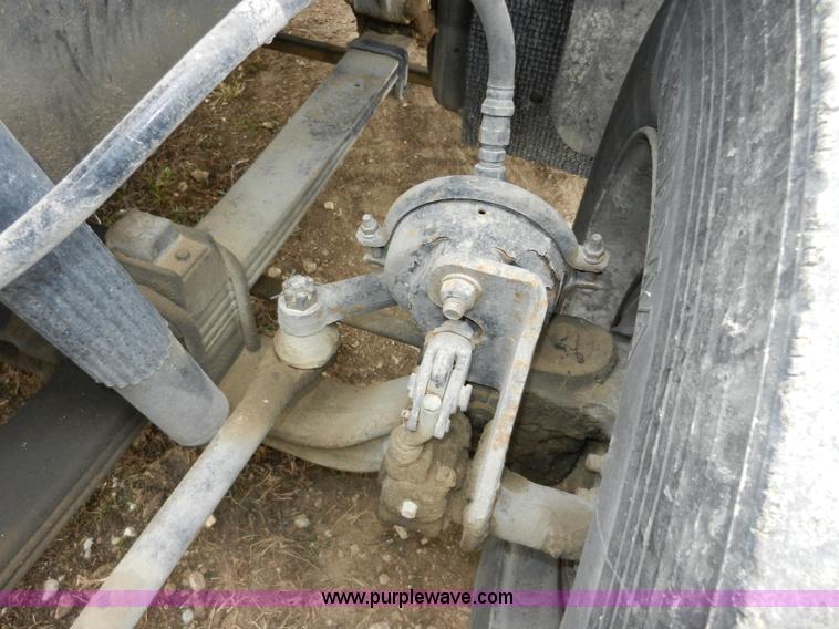 image for item X9595 1995 Ford AeroMax L900 day cab semi truck