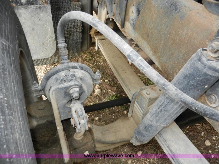 image for item X9595 1995 Ford AeroMax L900 day cab semi truck