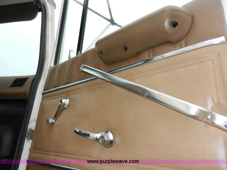 image for item X9595 1995 Ford AeroMax L900 day cab semi truck