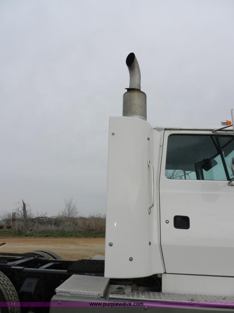 image for item X9595 1995 Ford AeroMax L900 day cab semi truck