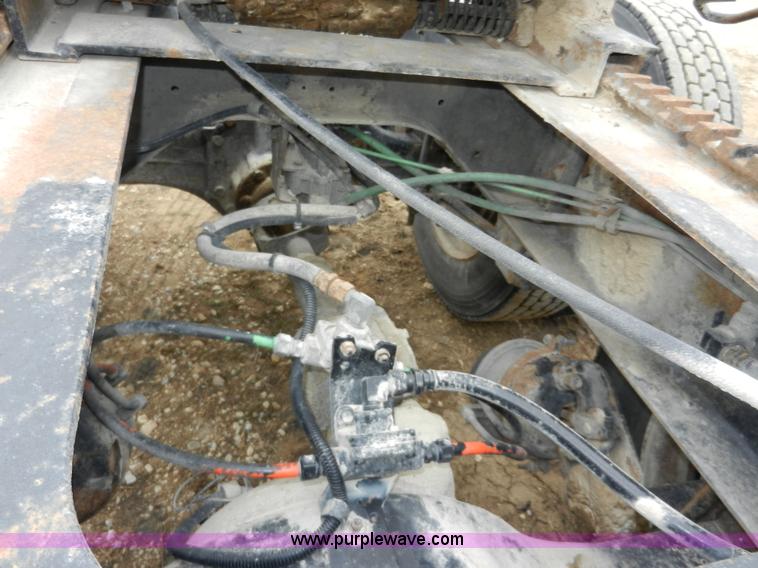 image for item X9595 1995 Ford AeroMax L900 day cab semi truck