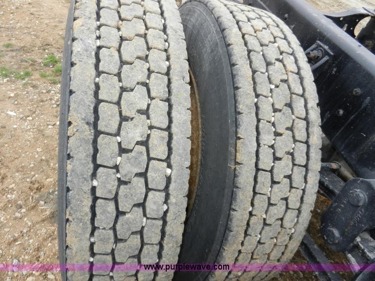 image for item X9595 1995 Ford AeroMax L900 day cab semi truck