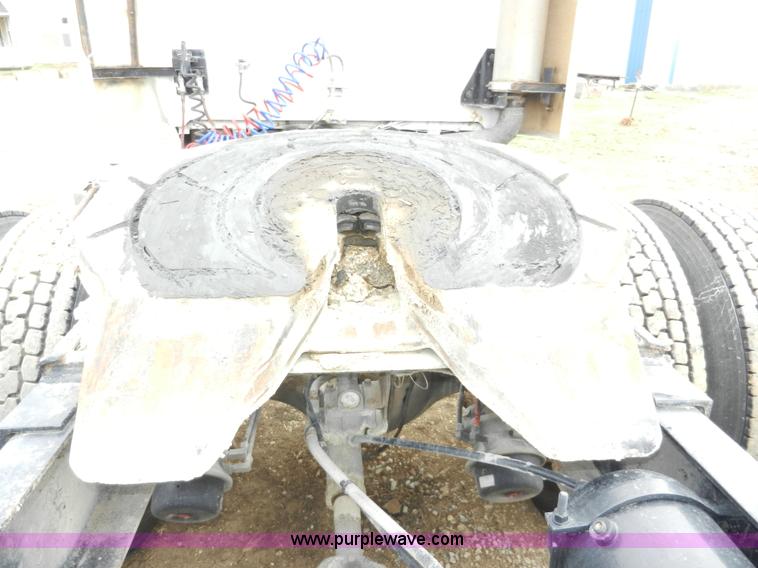 image for item X9595 1995 Ford AeroMax L900 day cab semi truck