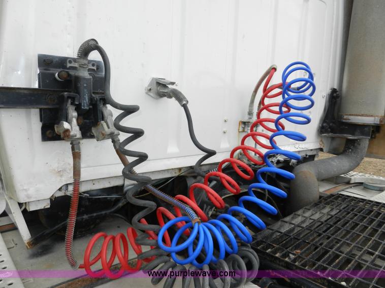 image for item X9595 1995 Ford AeroMax L900 day cab semi truck