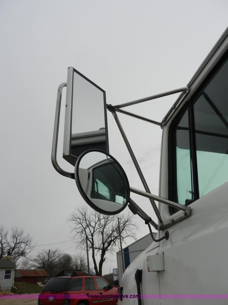 image for item X9595 1995 Ford AeroMax L900 day cab semi truck