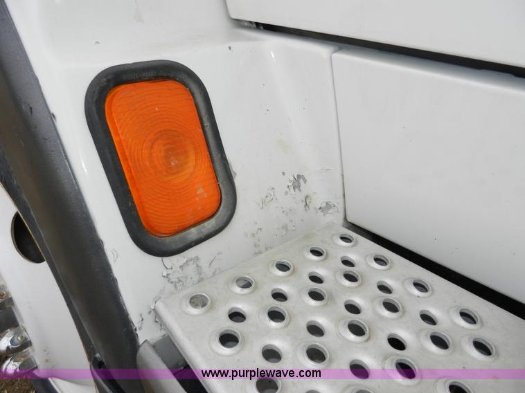 image for item X9595 1995 Ford AeroMax L900 day cab semi truck