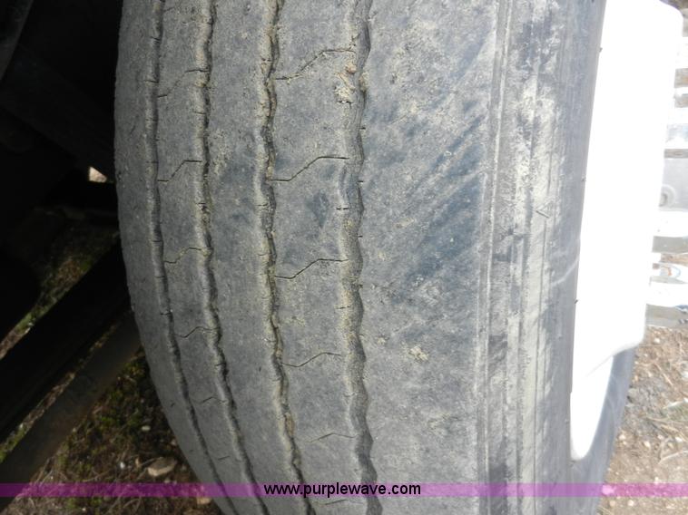 image for item X9595 1995 Ford AeroMax L900 day cab semi truck