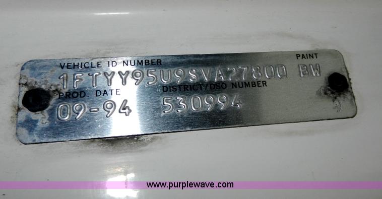 image for item X9595 1995 Ford AeroMax L900 day cab semi truck