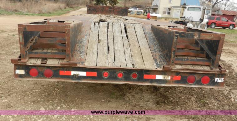 image for item X9596 1998 Neville single drop deck trailer