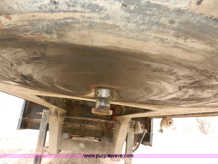 image for item X9596 1998 Neville single drop deck trailer