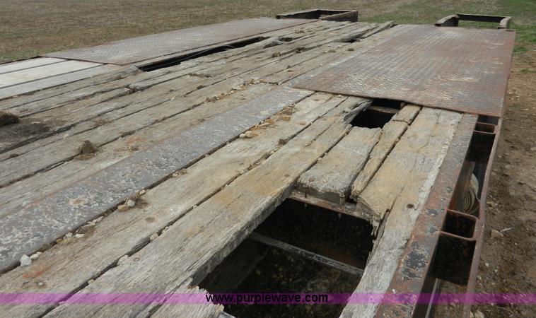 image for item X9596 1998 Neville single drop deck trailer