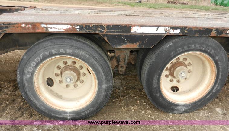 image for item X9596 1998 Neville single drop deck trailer