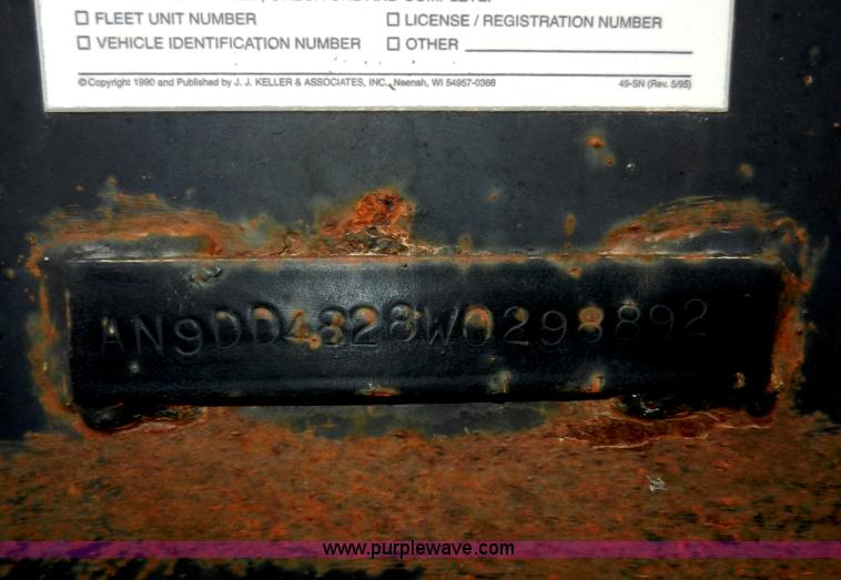 image for item X9596 1998 Neville single drop deck trailer