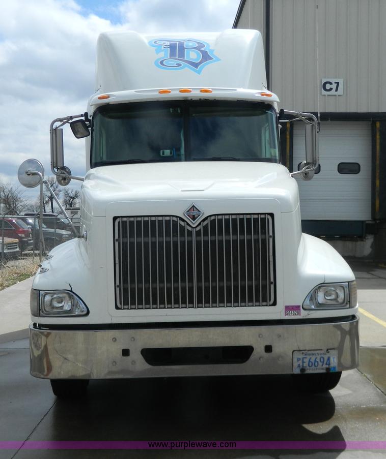 image for item Y9306 2007 International 9400i semi truck
