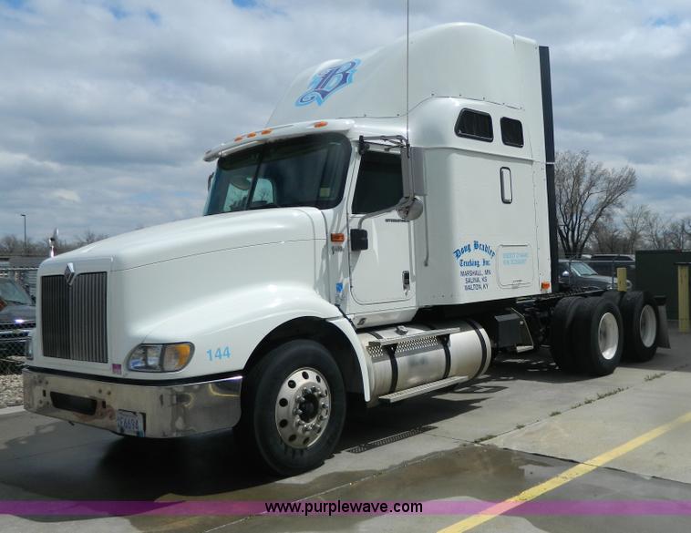 image for item Y9306 2007 International 9400i semi truck