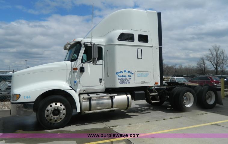 image for item Y9306 2007 International 9400i semi truck