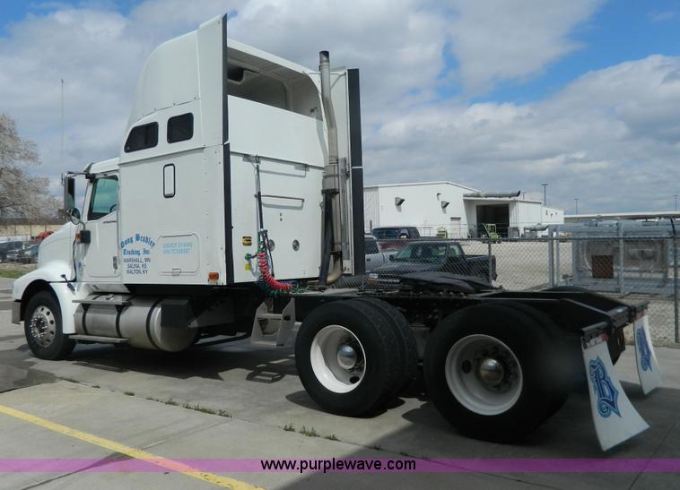 image for item Y9306 2007 International 9400i semi truck