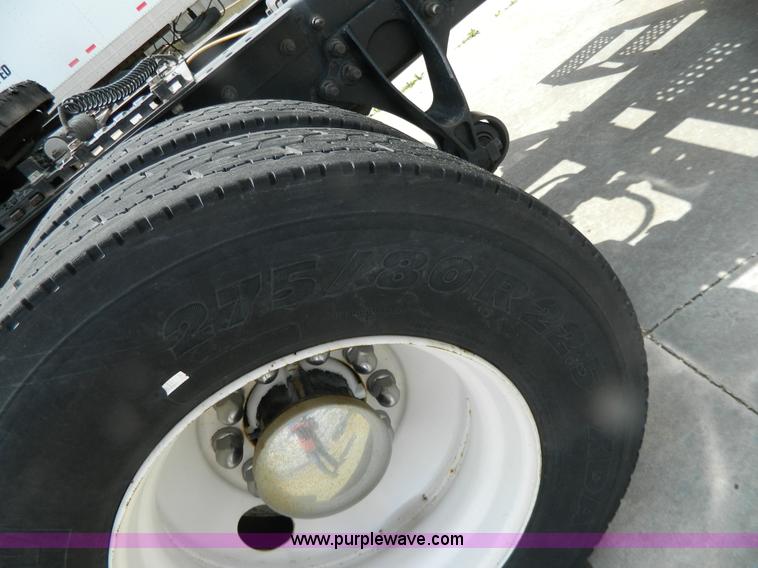 image for item Y9306 2007 International 9400i semi truck