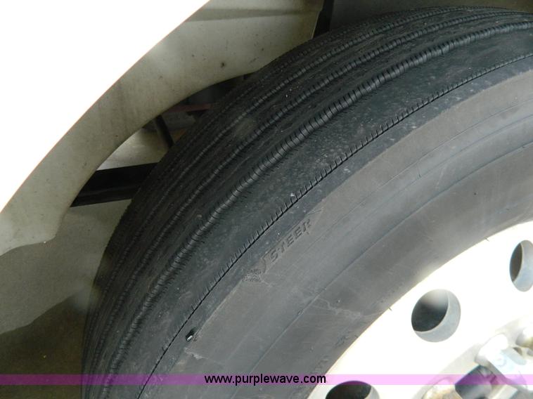 image for item Y9306 2007 International 9400i semi truck